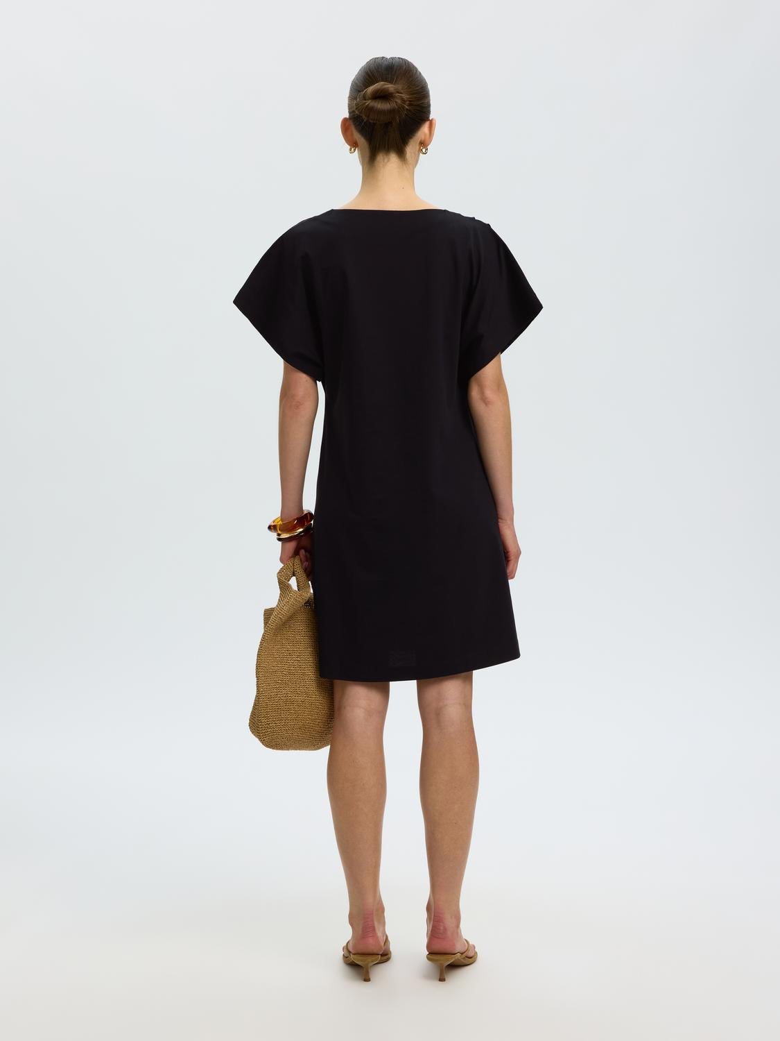model_shot-back